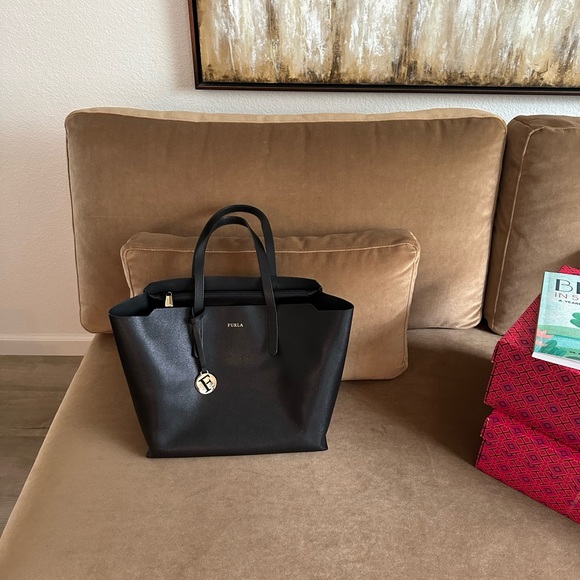 ❤️❤️❤️ SOLD!!!  FURLA BLACK TOTE  SOLD!!! - Picture 10 of 10